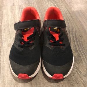 Kids Nike trainers. Size 3Y. Lightly used.